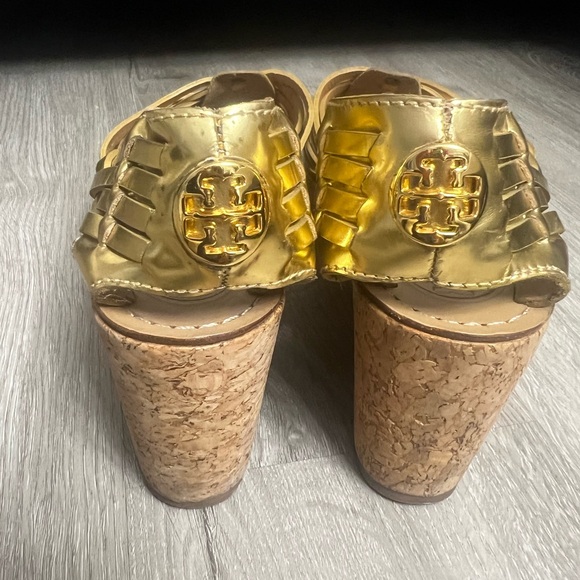 Like New Beautiful Tory Burch Gold Metallic Woven Leather Espadrilles Size 7.5 - Picture 2 of 9